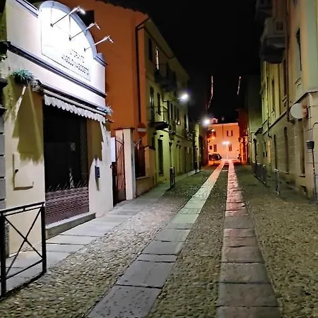 Luci Del Chiostro Nel Centro Storico Di * 비엘라